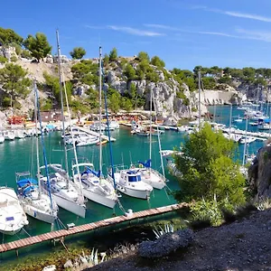 https://maison-avec-jardin-au-calme-7-min-de-cassis.fr-provencehotel.com