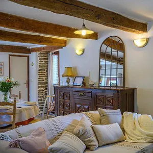 https://ty-chaumiere-charmante-petite-chaumiere-en-pierre-avec-jardin.inbrittany.com
