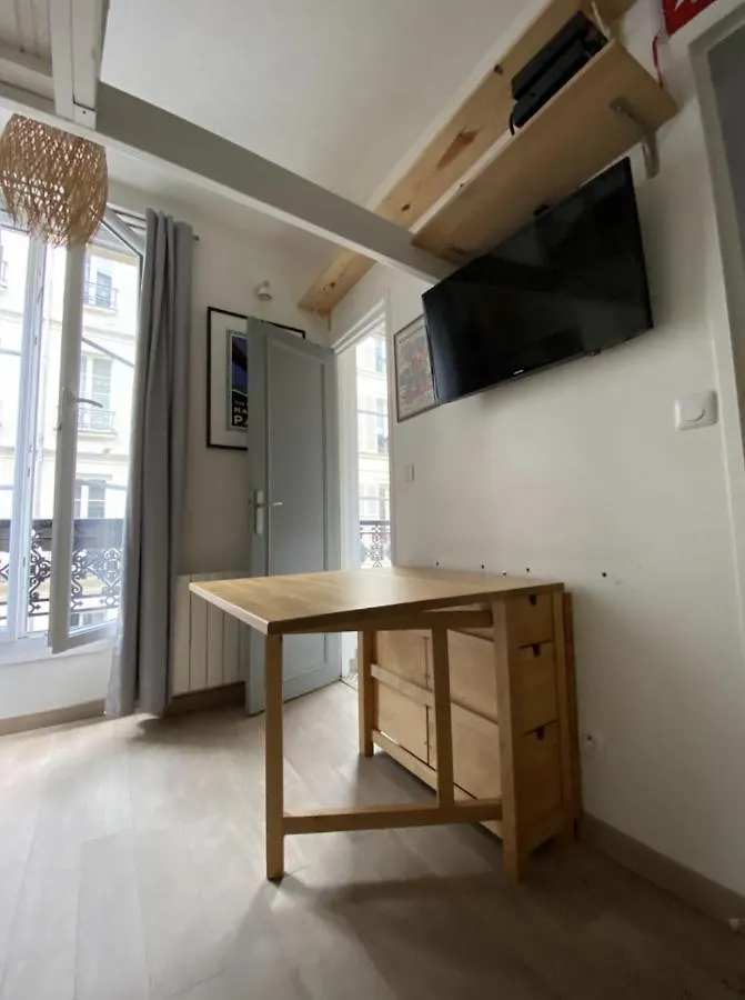 Appartement Situe A Proximite Des Galeries Lafayette Et De L'Opera Garnier Paris